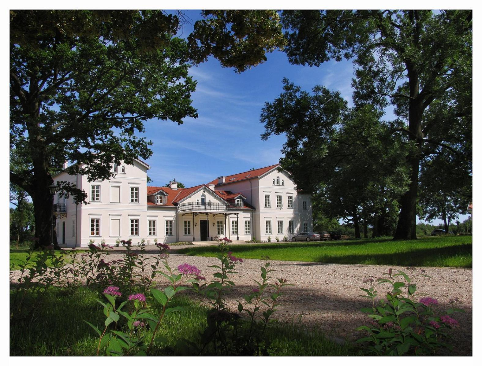 Palac Lochow Exterior photo