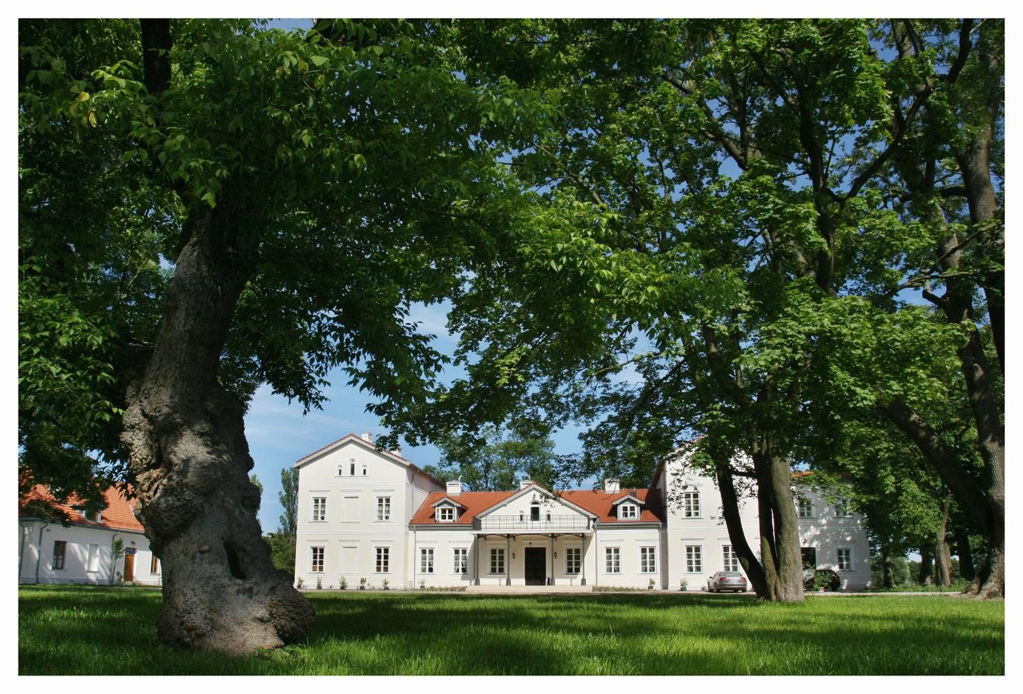 Palac Lochow Exterior photo
